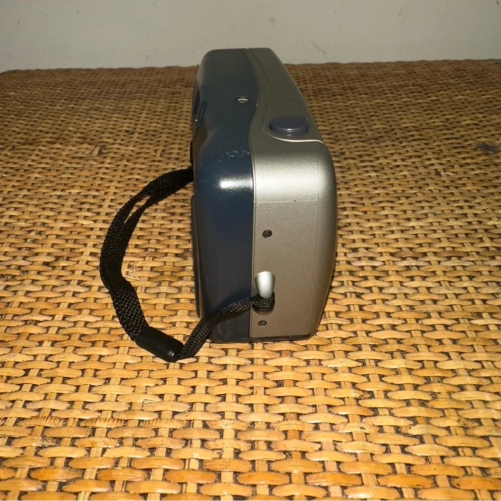 Vintage Nikon Nice Touch 4 29mm Silver Point and Shoot Strap Case Untested